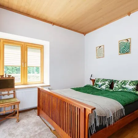 Pinewood Apartment